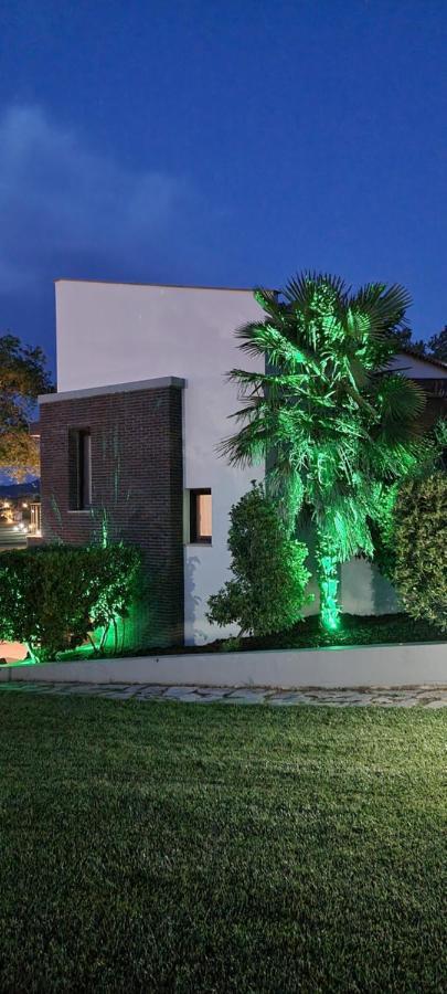 Heaven Luxury Villa Nea Roda Esterno foto