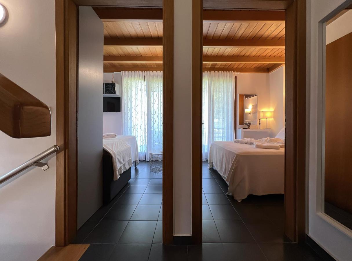 Heaven Luxury Villa Nea Roda Esterno foto